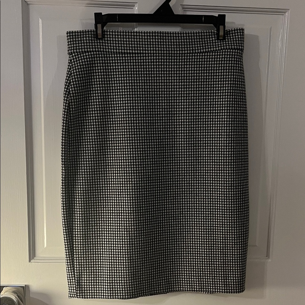 Ann Taylor Black and White Pencil Skirt
